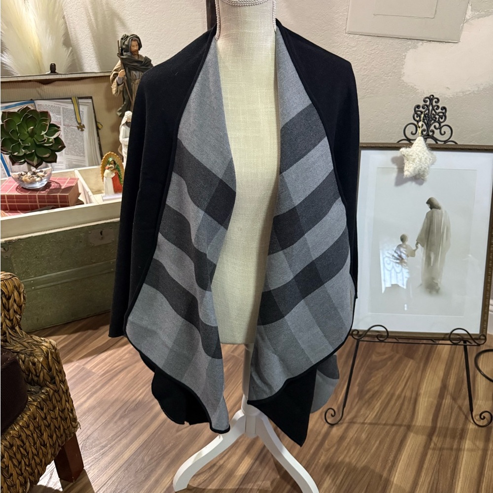 Burberry Charlotte reversible Solid check wool cape